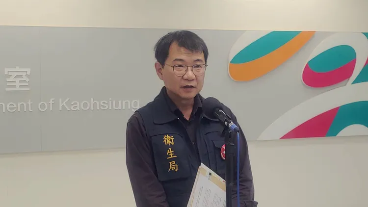 衛生局副局長潘炤穎說，追查違反常規用藥，屬於醫療專業，新北卻由競選辦公室討論，也沒有參照醫療專家說明。翻攝畫面