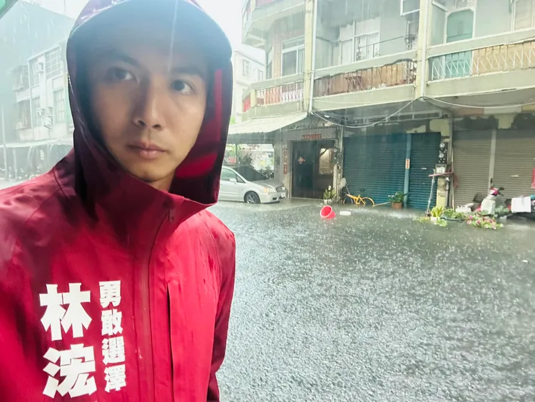 林浤澤表示多處淹到小腿。翻攝自林浤澤臉書