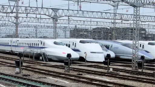 日本山阳新干线深夜撞死人　400乘客清晨才脱困