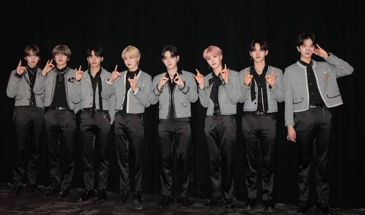 EPEX由MU（左起）、隊長WISH、JEFF、AYDEN、KEUM、A-MIN、YEWANG、BAEKSEUNG組成。彭欣偉攝