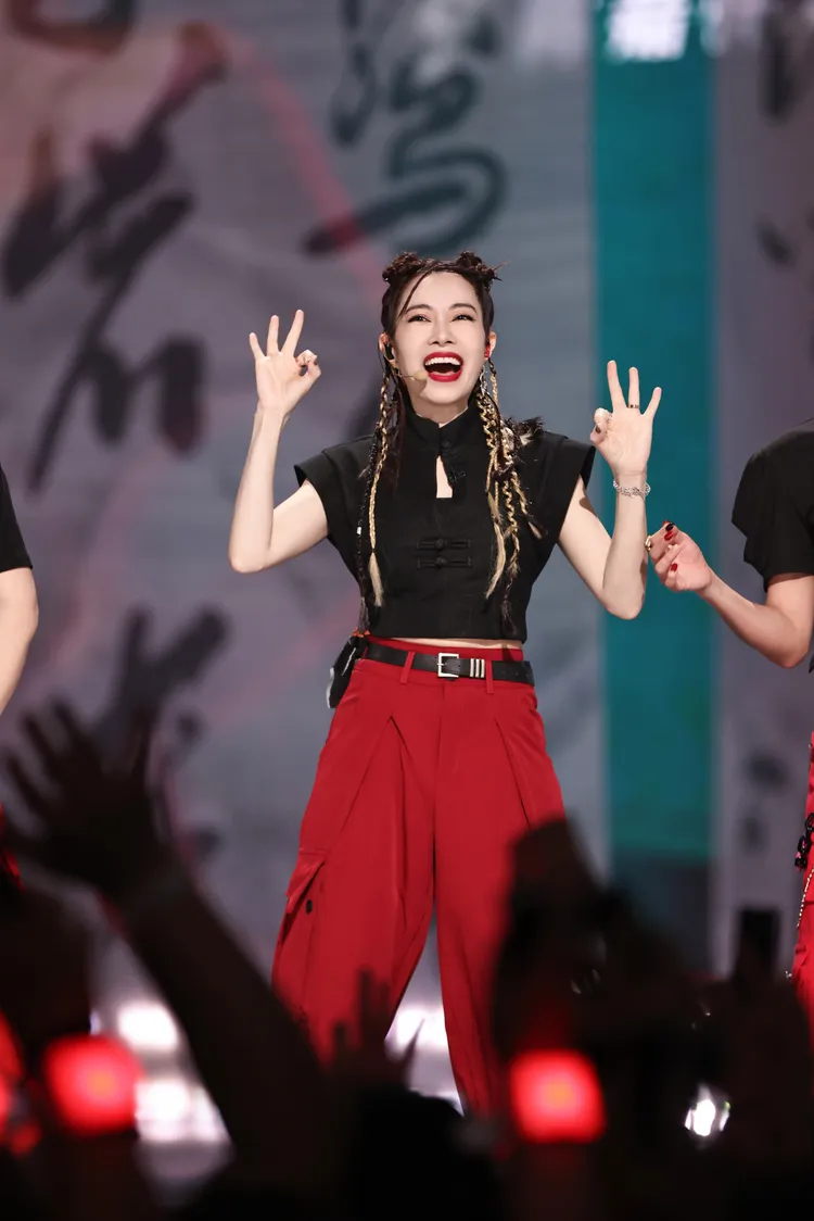 徐懷鈺放開飆高音。翻攝乘風2023微博