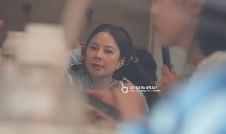 席間，楊秀蓉突然若有所思，時間也將近晚餐時間，該準備回家做晚餐給兒子吃。特勤中心攝