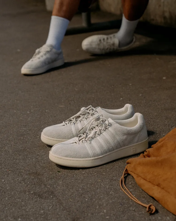 Daiki Suzuki保留了K-SWISS原型輪廓和一側的D型金屬鞋帶環。業者提供