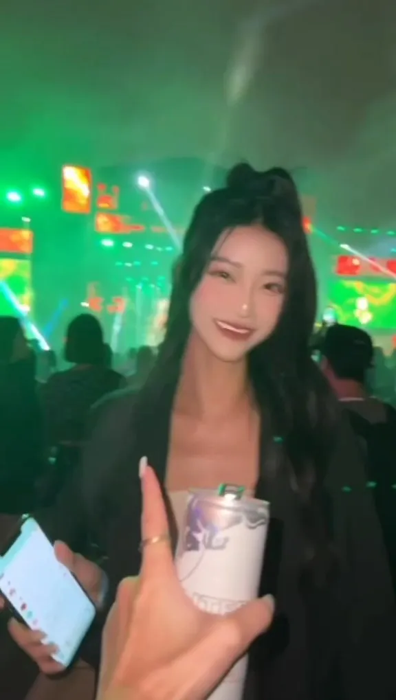 清涼一下，越夜越迷人。IG@chi_xx_ 提供