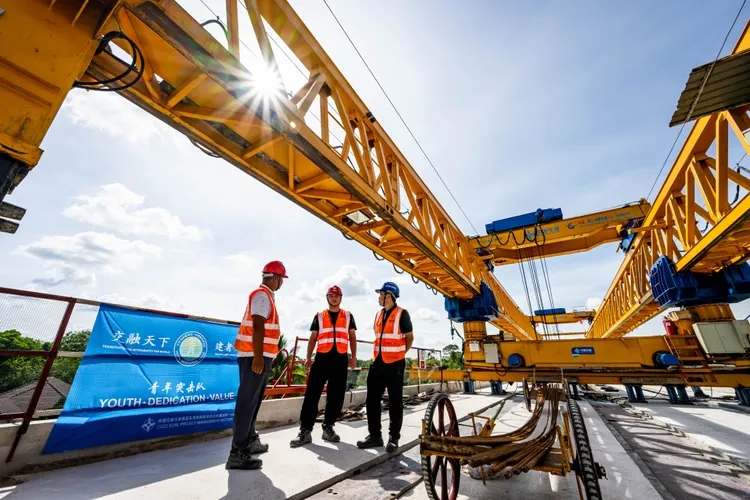 美國眾議員指，中國利用「開發中國家」地位申請援助和貸款，用作「一帶一路」債務外交騙局的一環；圖為中國一帶一路倡議中，與馬來西亞合作的「馬東鐵」工程。新華社