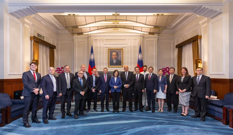 蔡英文接見保衛民主基金會訪團。總統府提供