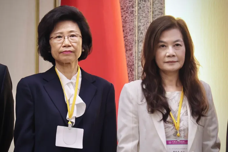 朱富美（左）、蔡彩貞（右）。林林攝