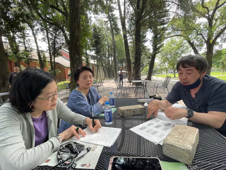 山上花園水道博物館與日方研究人員交流。南市府提供