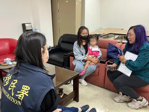 失聯移工懷孕獨自分娩產女 父不詳!移民署專案助她到案返國