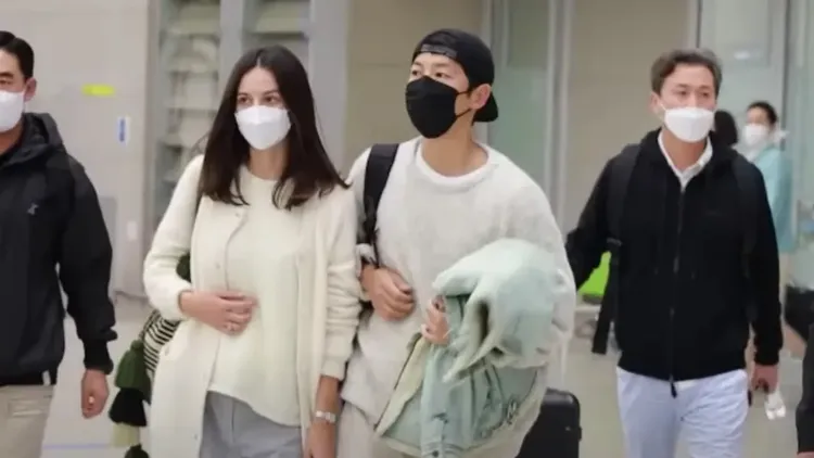 宋仲基（右）和老婆凱蒂。翻攝自Ｎewsen