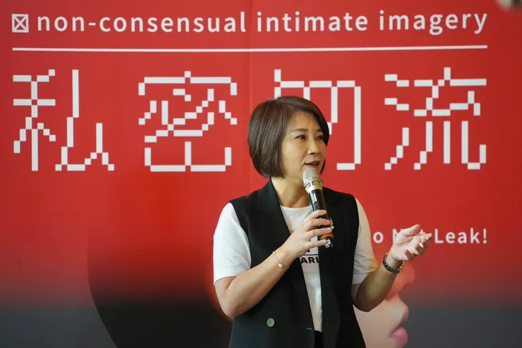 周春米希望眾人用溫暖的雙手及陪伴，接住受害者，共同譴責外流、轉傳的加害者。縣府提供