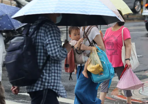 大雷雨襲高屏!5縣市大雨特報 一整週慎防劇烈天氣致災