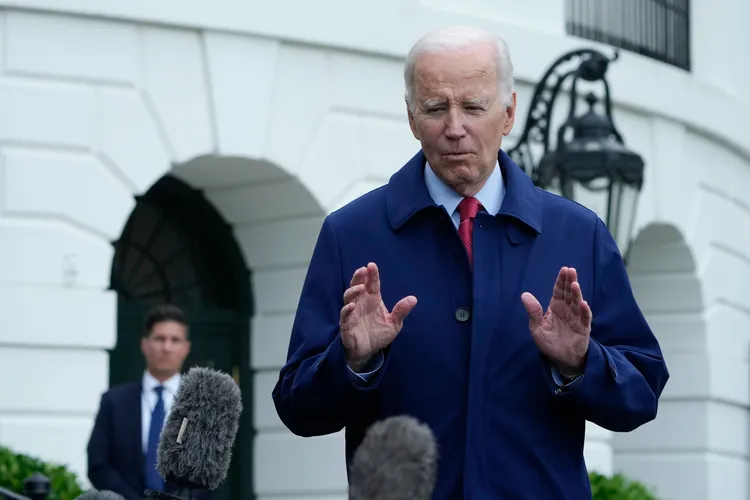 拜登的發言人不願評論里德投奔俄羅斯，但強調她指控的登「鹹豬手」事件沒發生過。美聯社