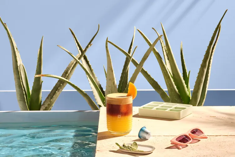 Nespresso以加州陽光的夢幻風情為靈感，推出7款專為冰飲設計的冰咖啡系列膠囊，以味蕾展開夢幻悠閒的夏日氣息。業者提供