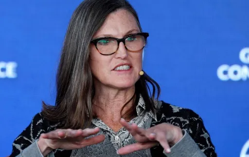 巴菲特清空台積電、女股神搶進 大買近10萬股賺AI財