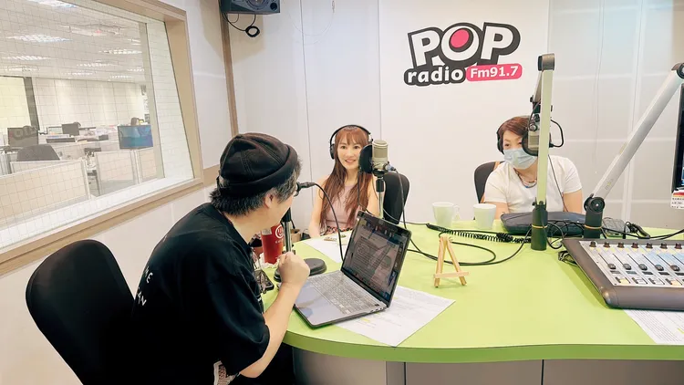王宥忻上廣播節目宣傳新單曲。POP Radio提供