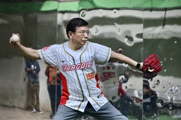 王國材透露，自己上一次打棒球的經驗是小學。林林攝