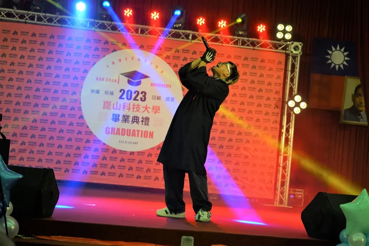 饒舌比賽冠軍「阿跨面」是崑大三年級學生，為學長姐帶來精彩表演。校方提供