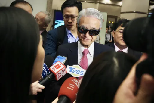 新光金變天!股價40元慘跌到9元 吳家痛失21年經營權