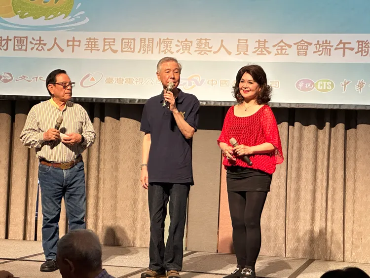 龐祥麟(中)今出席「中華演藝人員端午聯歡餐會」。黃盈容攝