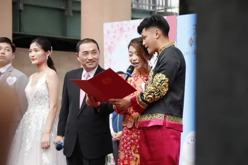 新北「幸福TWO兔好」聯合婚禮好浪漫 百對新人幸福完婚