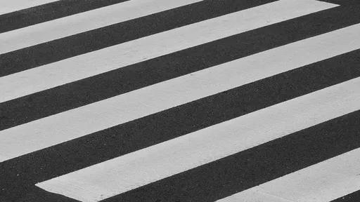 斑馬線有人「不論遠近」車輛都須停讓 禮讓行人新制6/30上路