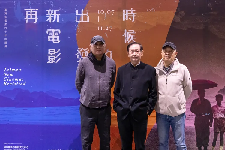 余為彥（左起）、余為政兄弟倆及知名錄音師杜篤之，2022年於國家影視聽中心舉辦的「再新電影出發的時候：臺灣新電影四十年回顧」影展映後合影。國家影視聽中心提供