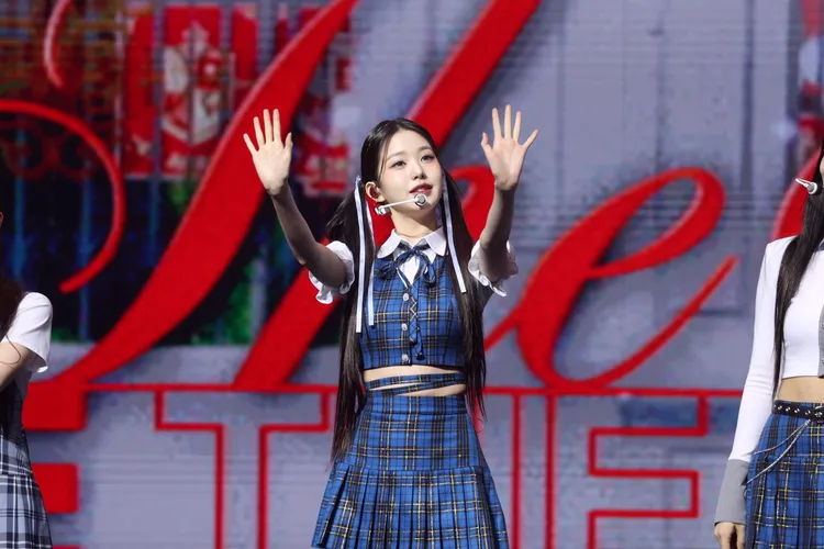 張員瑛向粉絲揮手。陳建岐攝