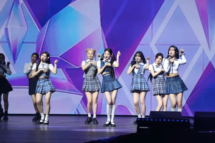 IVE演唱《Take It》，變身可愛小貓。陳建岐攝