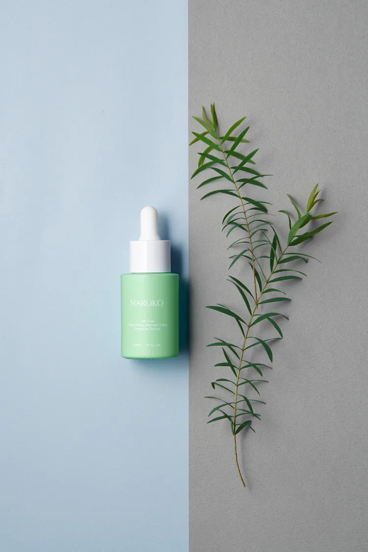NARUKO茶樹三酸毛孔安瓶精華以以黃金比例調配4%水楊酸、0.1%琥珀酸、0.2%杏仁酸等三種溫和酸類。品牌提供