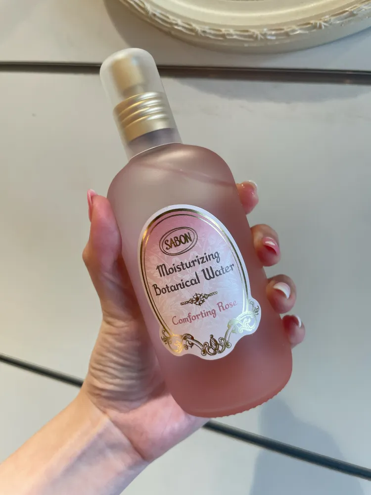 大馬士革玫瑰植萃保濕噴霧，230ml／1980元。品牌提供