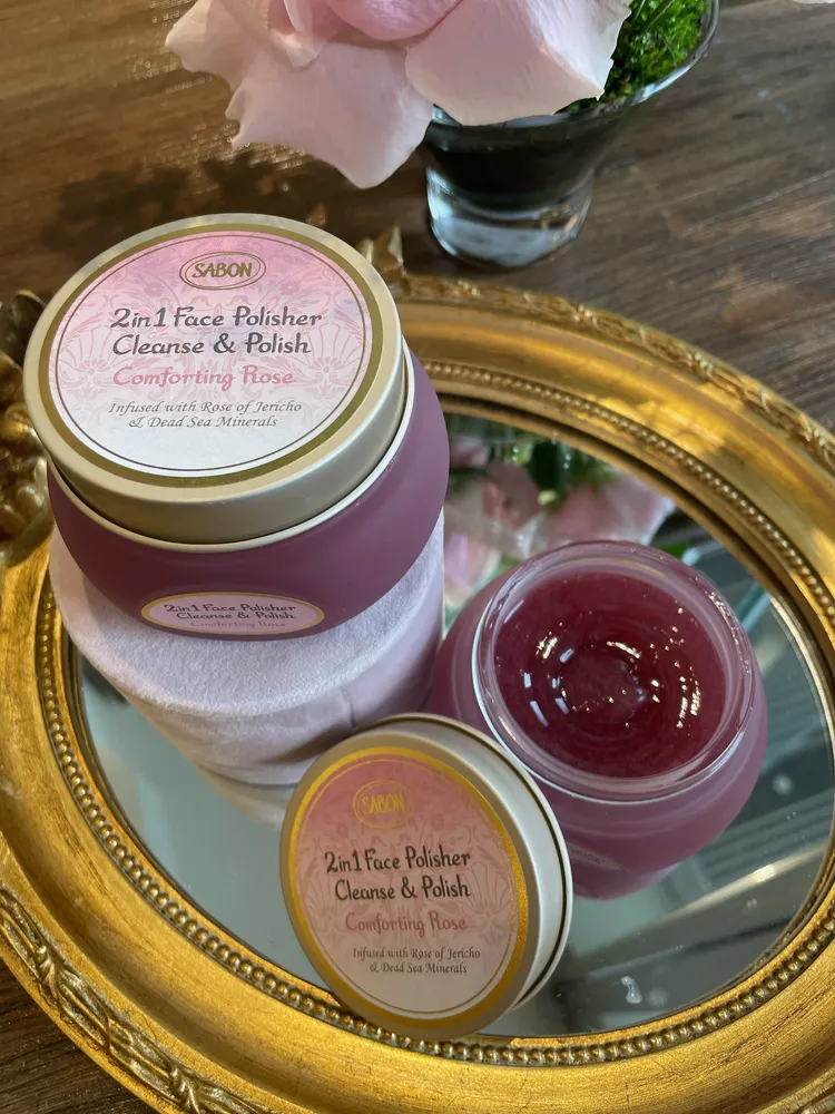 珍萃玫瑰二合一臉部純淨磨砂膏，60ml／980元、125ml／1680元。張家玲攝