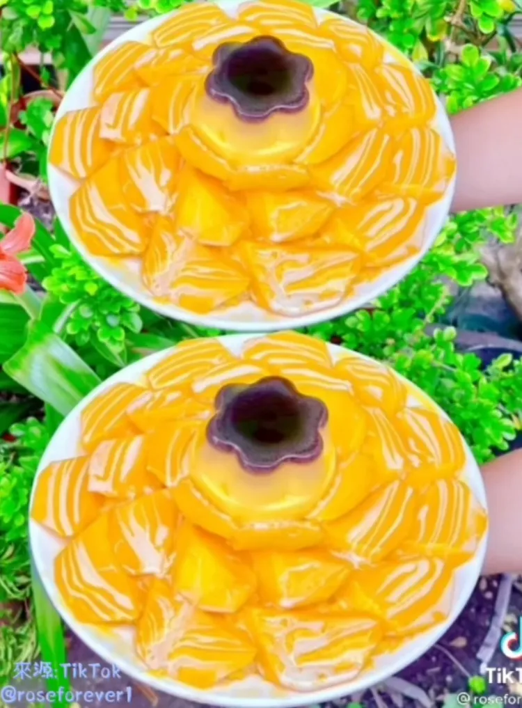 東海何媽媽冰店人氣商品，夏天芒果冰，冬天草莓冰。TikTok@roseforever1 提供