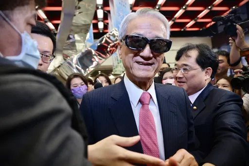 新光金改選吳東進恐挫敗!今出席賀吳東亮獲北醫榮譽博士 兩人還要共進晚餐