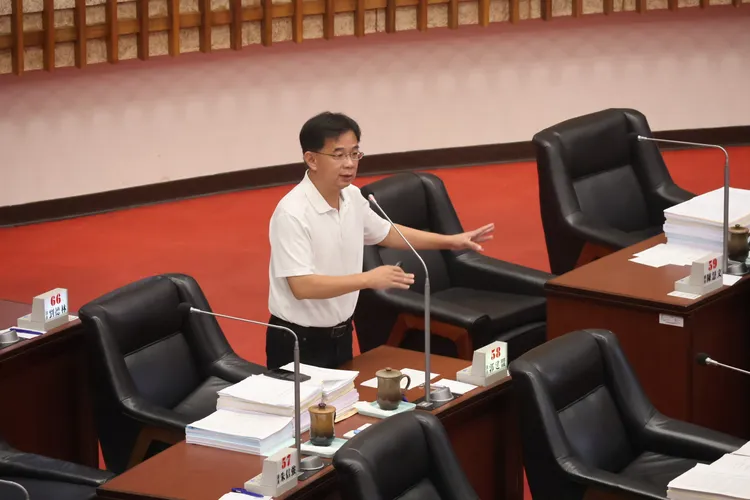 郭建盟表示，ChatGPT的論述讓他驚訝。凃建豐攝