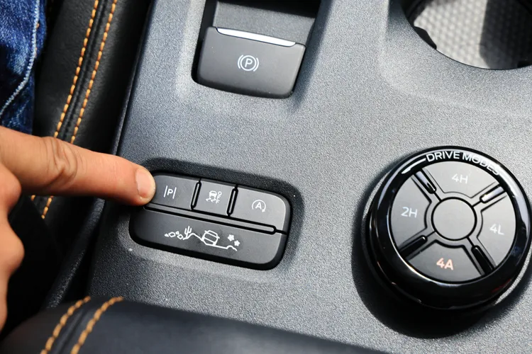 全新配置倒車煞車輔助系統，以及FAPA主動式停車輔助系統2.0（Wildtrak）兩大功能。廖子賢提供