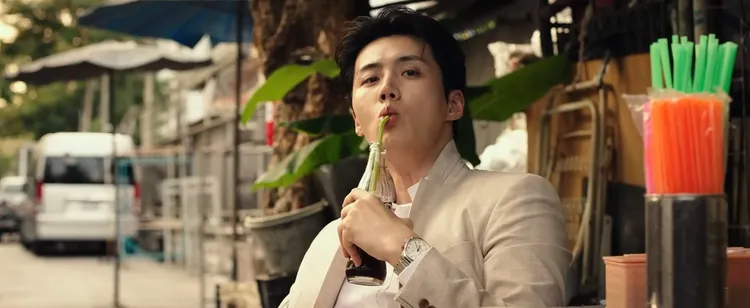 金宣虎片中的靈魂飲料是可樂。翻攝YouTube