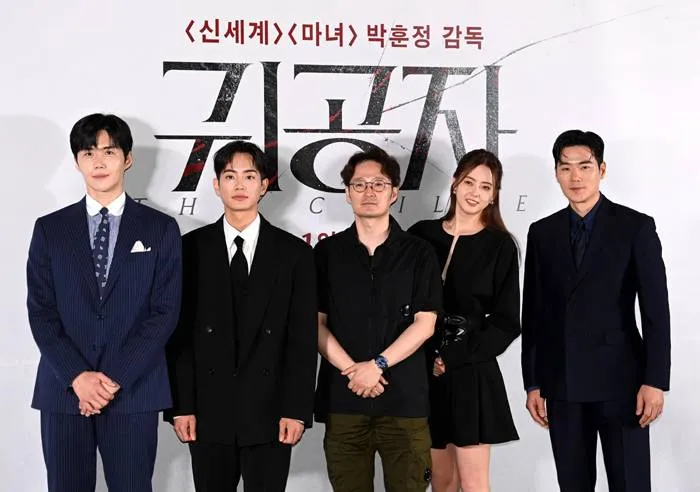 導演朴勳政（中）的黑幫片有口皆碑。翻攝NEW