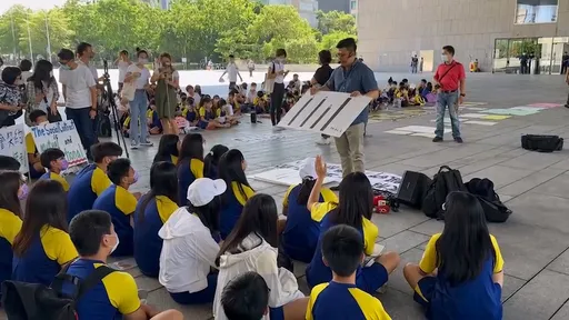 實驗學校不滿遭廢校 上百師生中市府前廣場靜坐!教育局:依規駁回