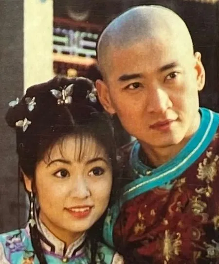 林心如（左）與周杰在《還珠格格》配對。翻攝微博