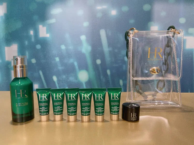 活動期間購買綠寶修護精華50ml，即贈送6款5ml小樣，再加購綠寶亮眼霜或綠寶水正貨，可額外獲得限量綠寶捍衛年輕潮流包。張家玲攝