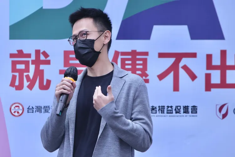 王先生(化名)與HIV感染者交往已三年，發現HIV其實就像慢性疾病，無須太緊張。林林攝