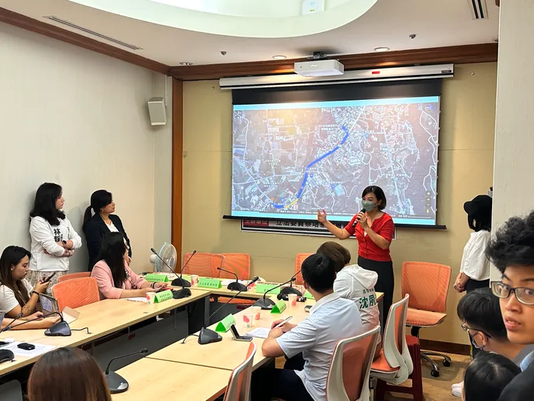 被害者說明劉師當時的行車路線。潘袁詩羽攝