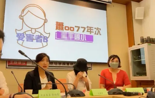 狼師竟升校長!2女學生哭訴遭摸腿強吻「全班當後宮」 她受辱刷牙刷到流血
