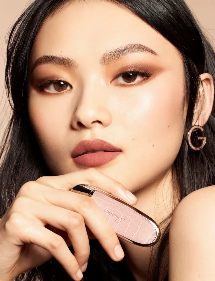 嬌蘭推出Naturally法式裸感系列彩妝，以唇彩和眼彩為主角。品牌提供