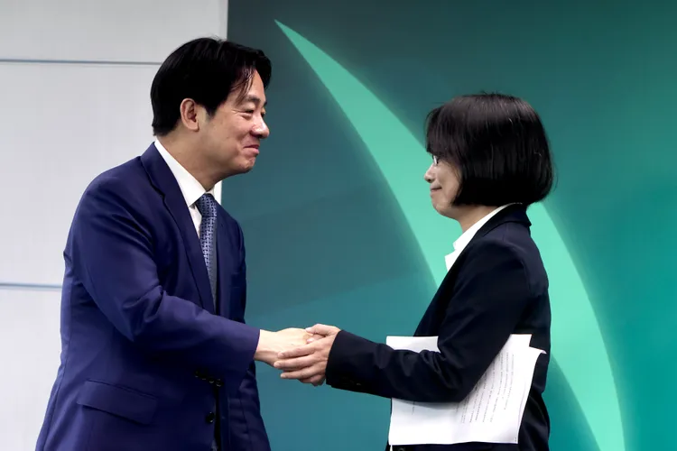 賴清德介紹吳音寧時笑稱「好久不見」。林林攝