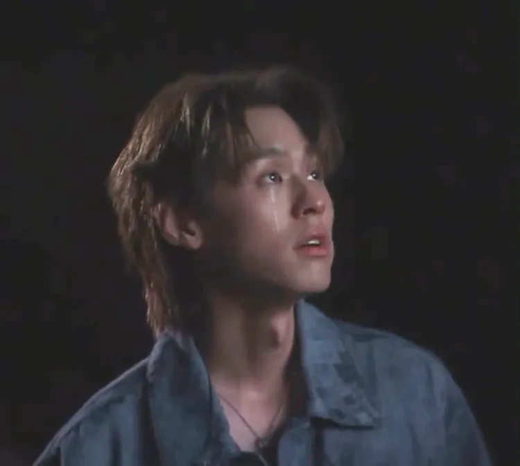 Billkin看到台灣粉絲的應援影片，感動落淚。翻攝推特