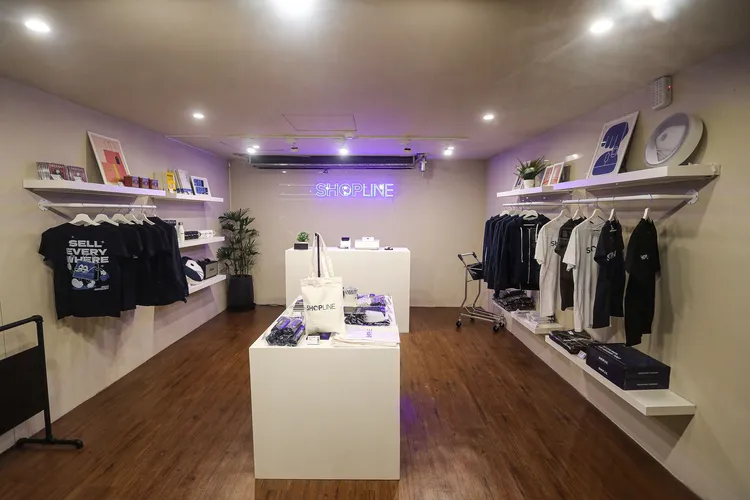 SHOPLINE 於辦公室打造店家 POS 布置區，陳列 SHOPLINE 週邊商品。SHOPLINE提供