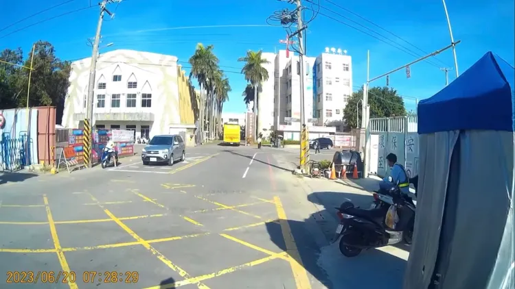 校方表示，校車當時未載學生。取自爆料公社