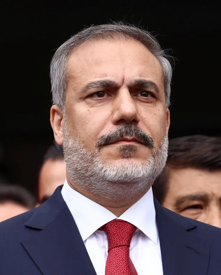 費丹2007年開始成為艾爾段的左右手，十餘年來深受信任。路透社